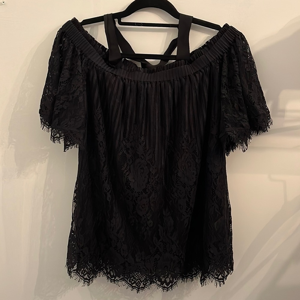 Off the shoulder Chelsea 28 lace blouse in black